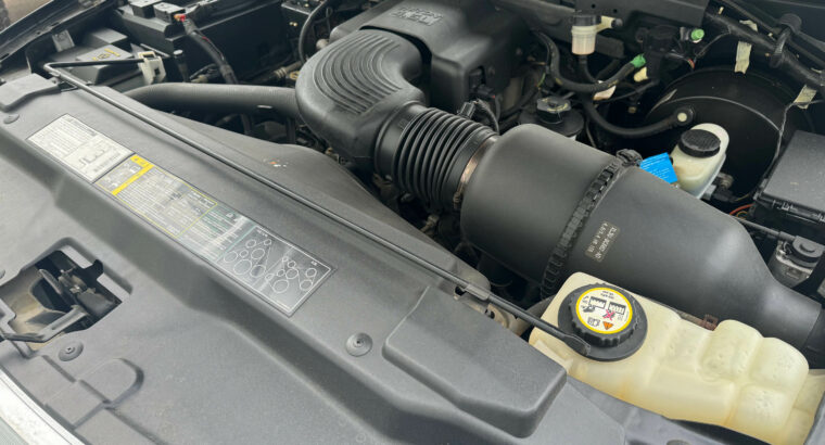 2001 Ford F-150 4×4 – V8 – Manual – 27k Miles